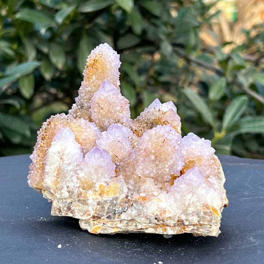 cluster de ametrin pozat in natura