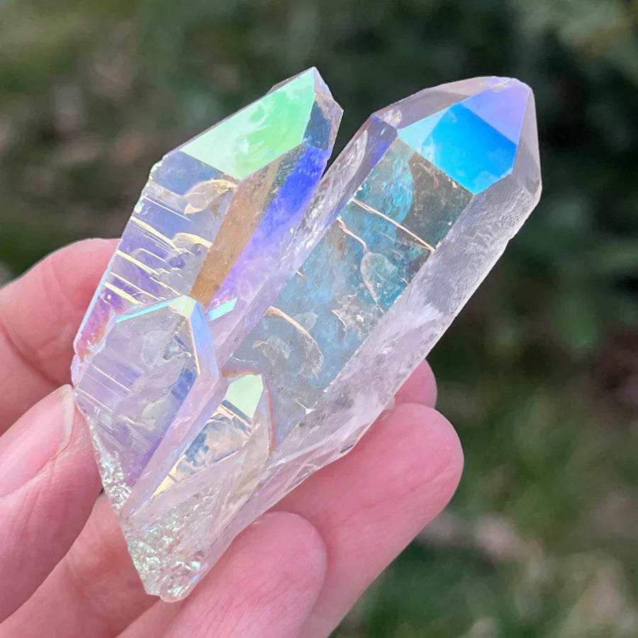 April Birthstone – piatra lunii Aprilie și simbol al clarității și rezistenței