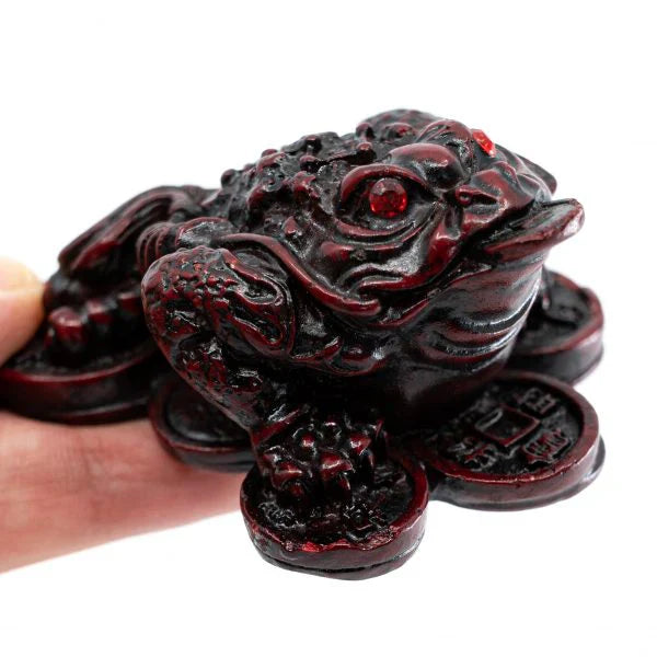 Broasca norocoasă Feng Shui cu moneda in gura de culoare visiniu  pamantiu